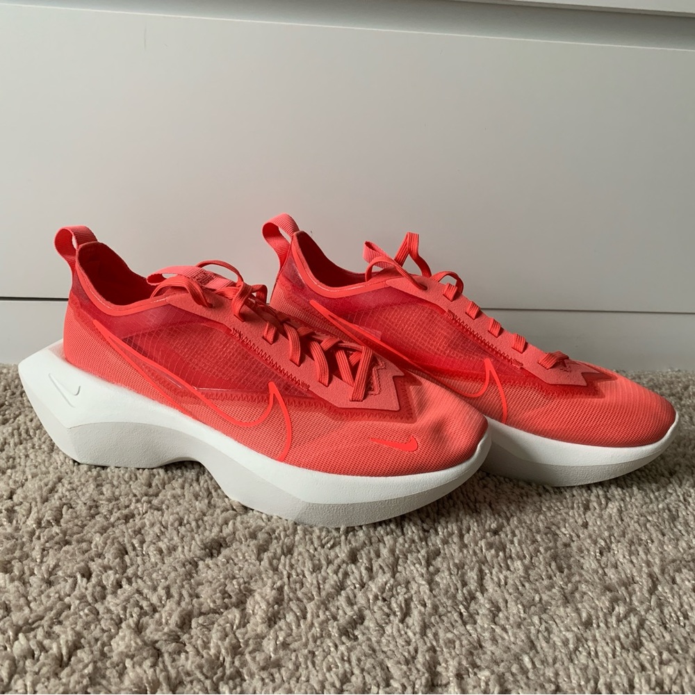 Nike Vista Lite Sneakers NWOT